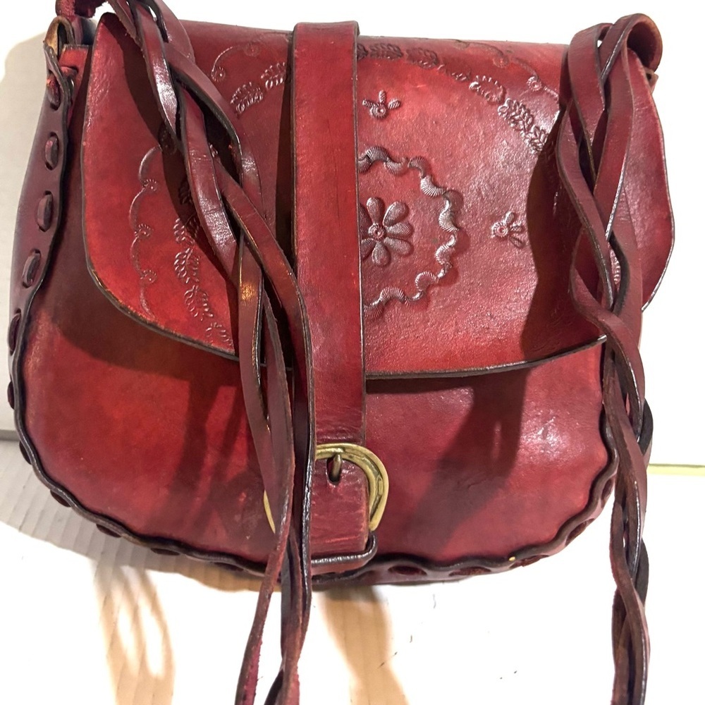 Vintage handmade crossbody Elegant Red Leather Handbag - Picture 5 of 7